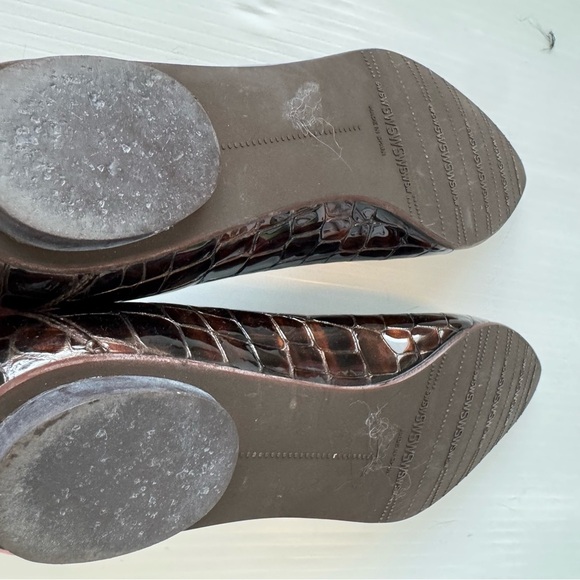 Stuart Weitzman pointy toe crocodile embossed patent leather flats with bow 5.5 - Picture 7 of 9